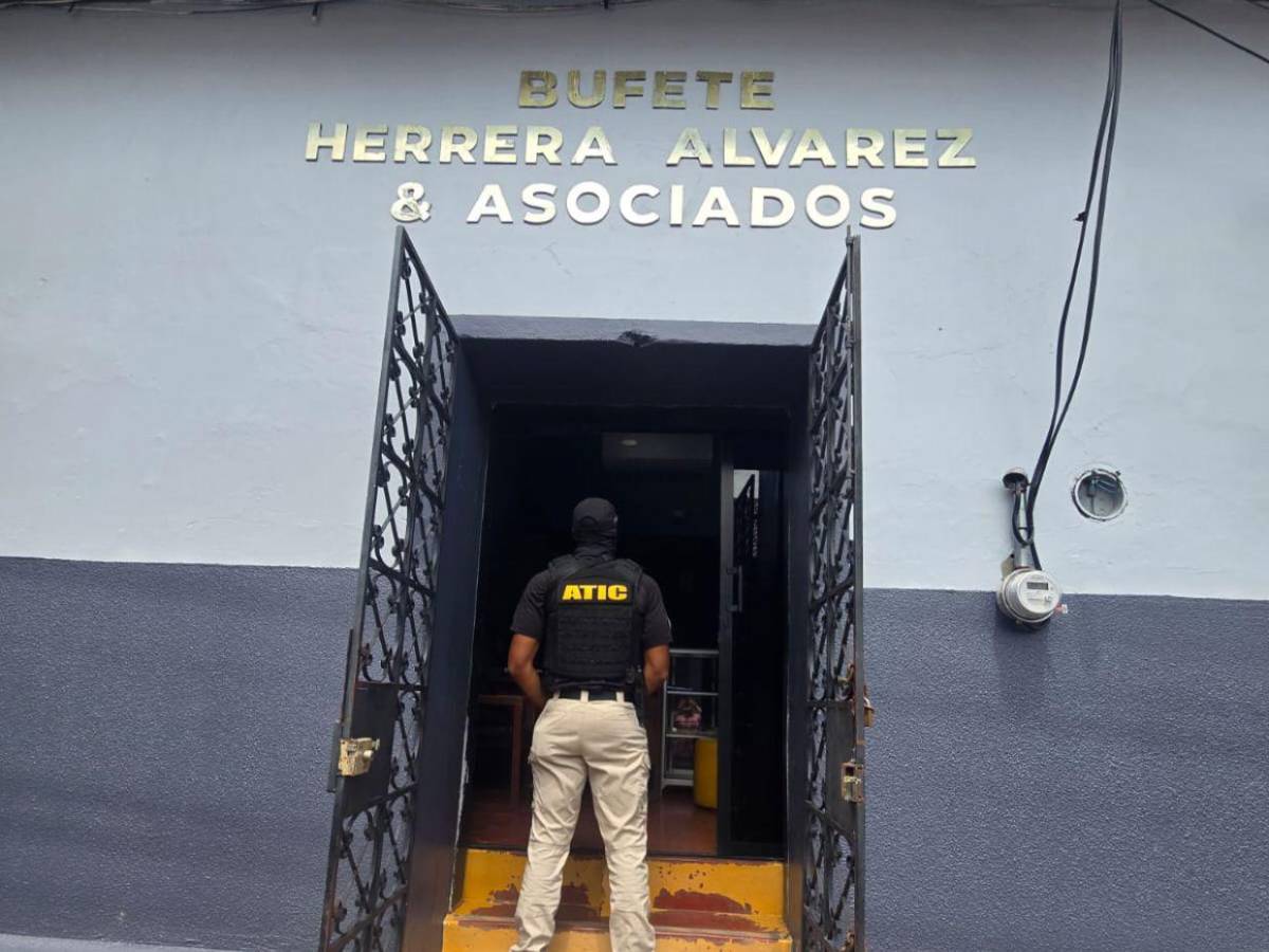 Traspaso de carro y solicitud de pasaporte: Desde bufetes, red criminal hacia falsificación notarial