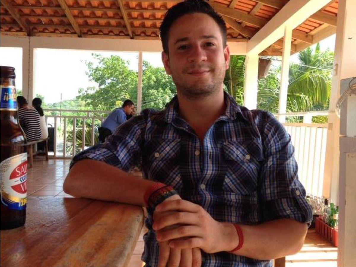 Lo llamaron y le hicieron un falso pedido para asesinarlo: crimen del chef Karim Mayes