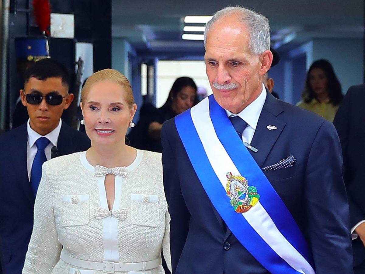 ¿Quién le impuso la banda presidencial a Nasry Asfura en su toma de posesión?