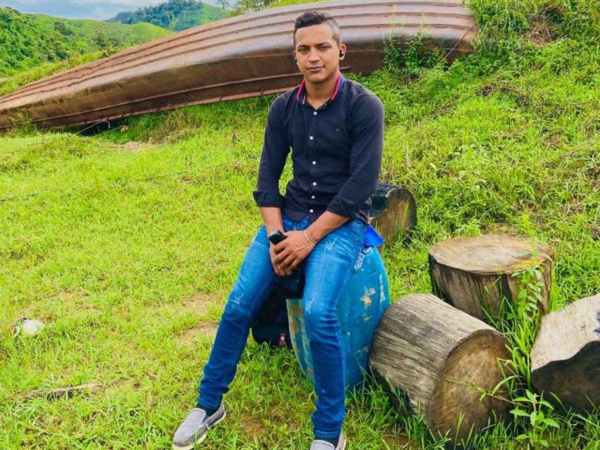“Te voy a comprar un bajo eléctrico para la iglesia”: la promesa a su padre de policía fallecido en El Rodeo, Comayagua