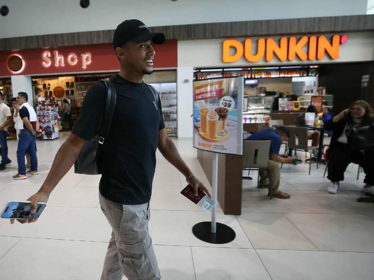 Julián junto a bella chica y Luis Palma solicitado: Legionarios viajan tras Honduras vs Nicaragua