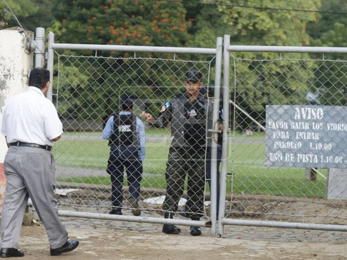 Hondureños madrugaron a esperar apertura de urnas para votar