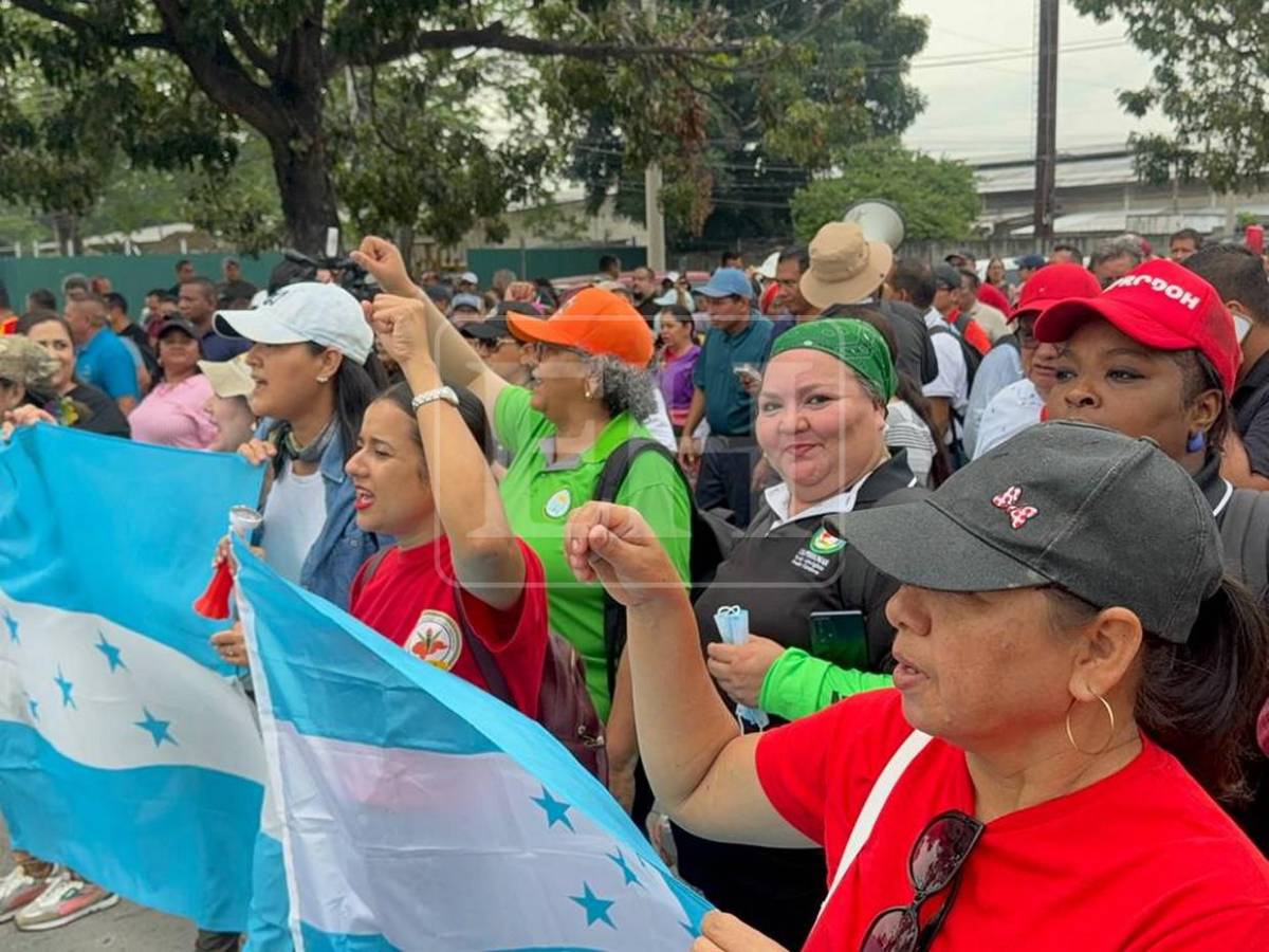 Con los docentes no se juega, clama magisterio en la zona norte de Honduras durante marcha