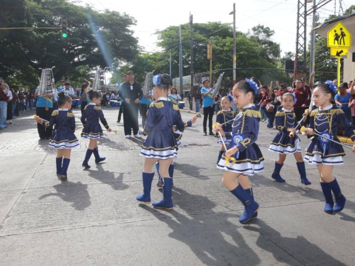 Con ternura y talento, las niñas palillonas engalanan los desfiles patrios de prebásica