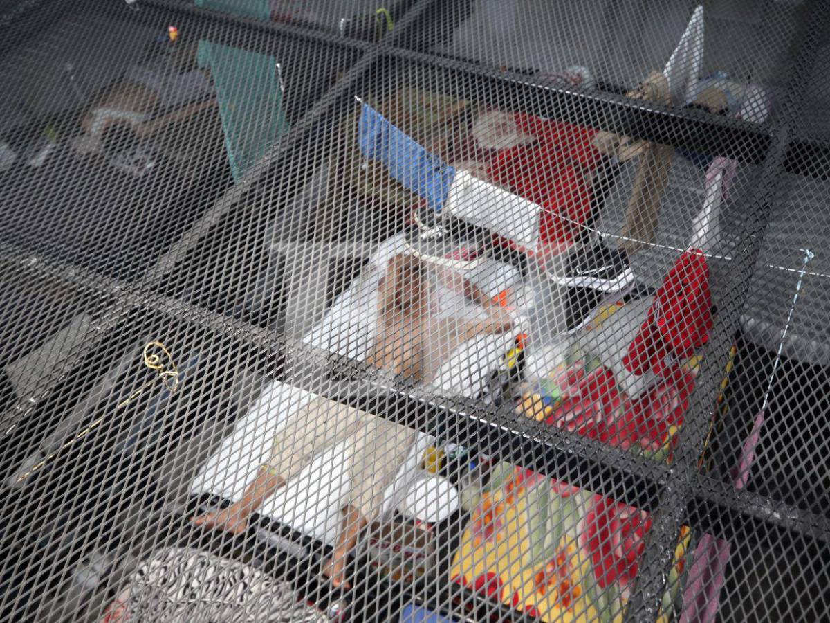 Solo arroz y frijoles y sin visitas: Nueva cárcel de Támara, una copia del Cecot de Bukele