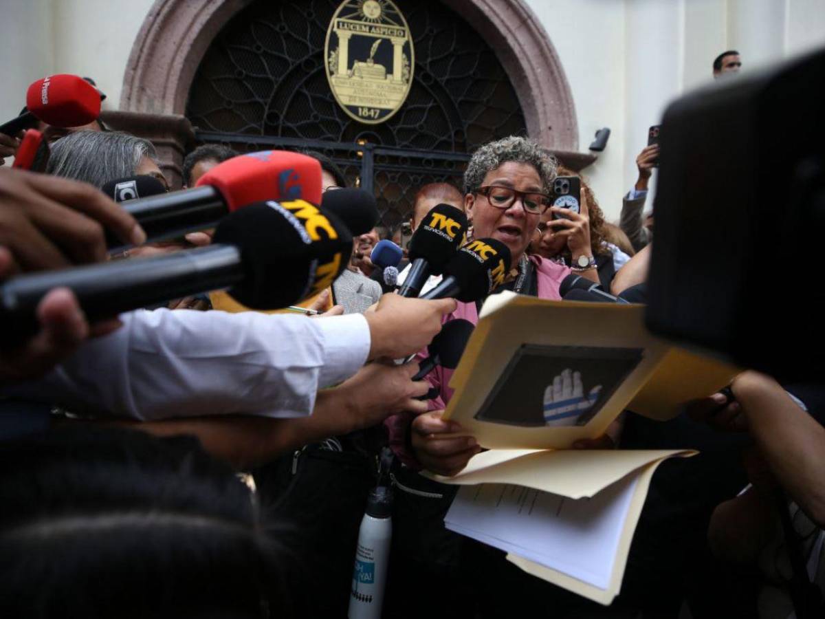 Las imágenes que dejó la sesión de la oposición en los bajos del Congreso Nacional