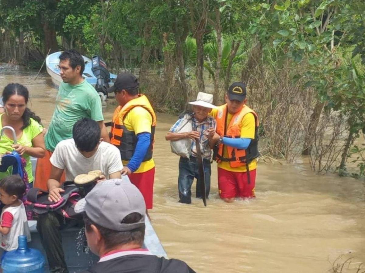 Honduras pide apoyo para 60 mil familias afectadas por las lluvias