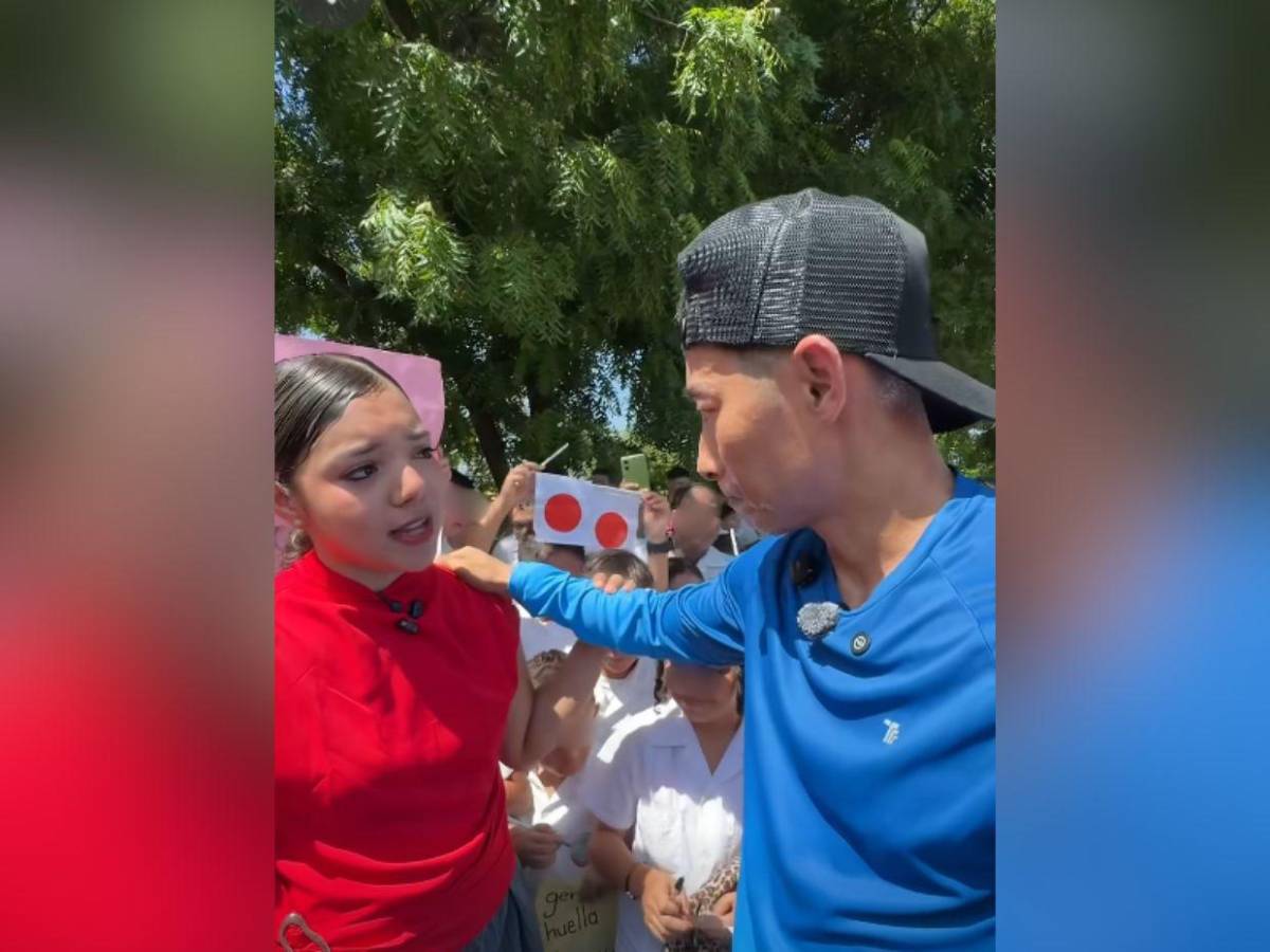 Dunia Santos regresa a Honduras y rompe en llanto al ver la realidad de una escuela
