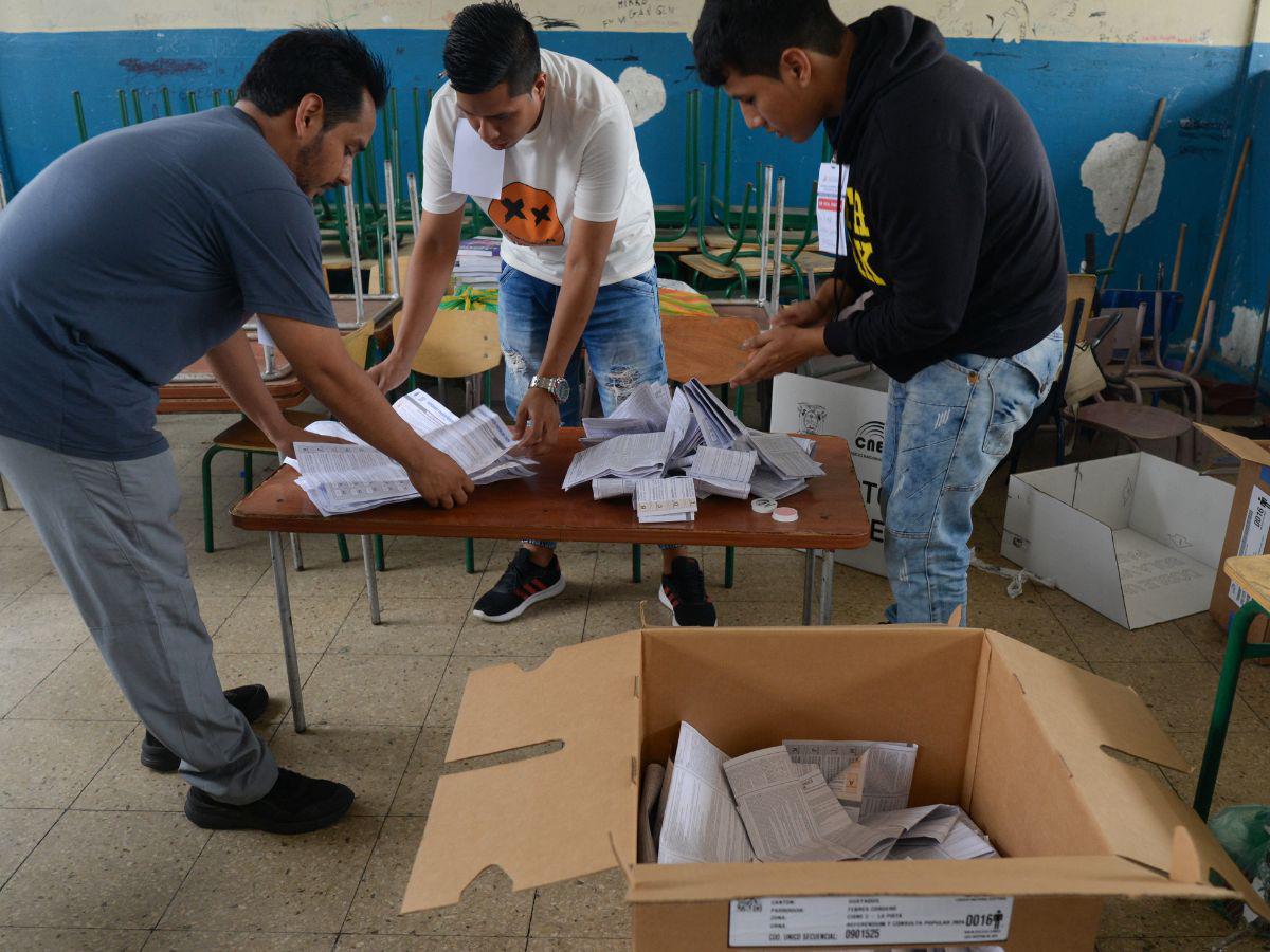 Ecuatorianos aprueban la extradición con 72% de la votación del referendo