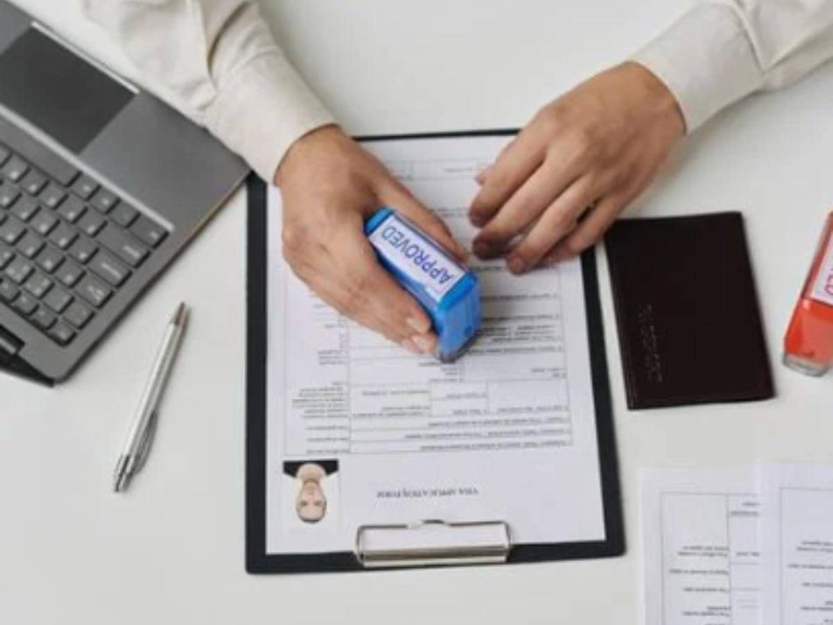 ¿Por qué EE UU detuvo las citas para trámites de nuevas visas a estudiantes?