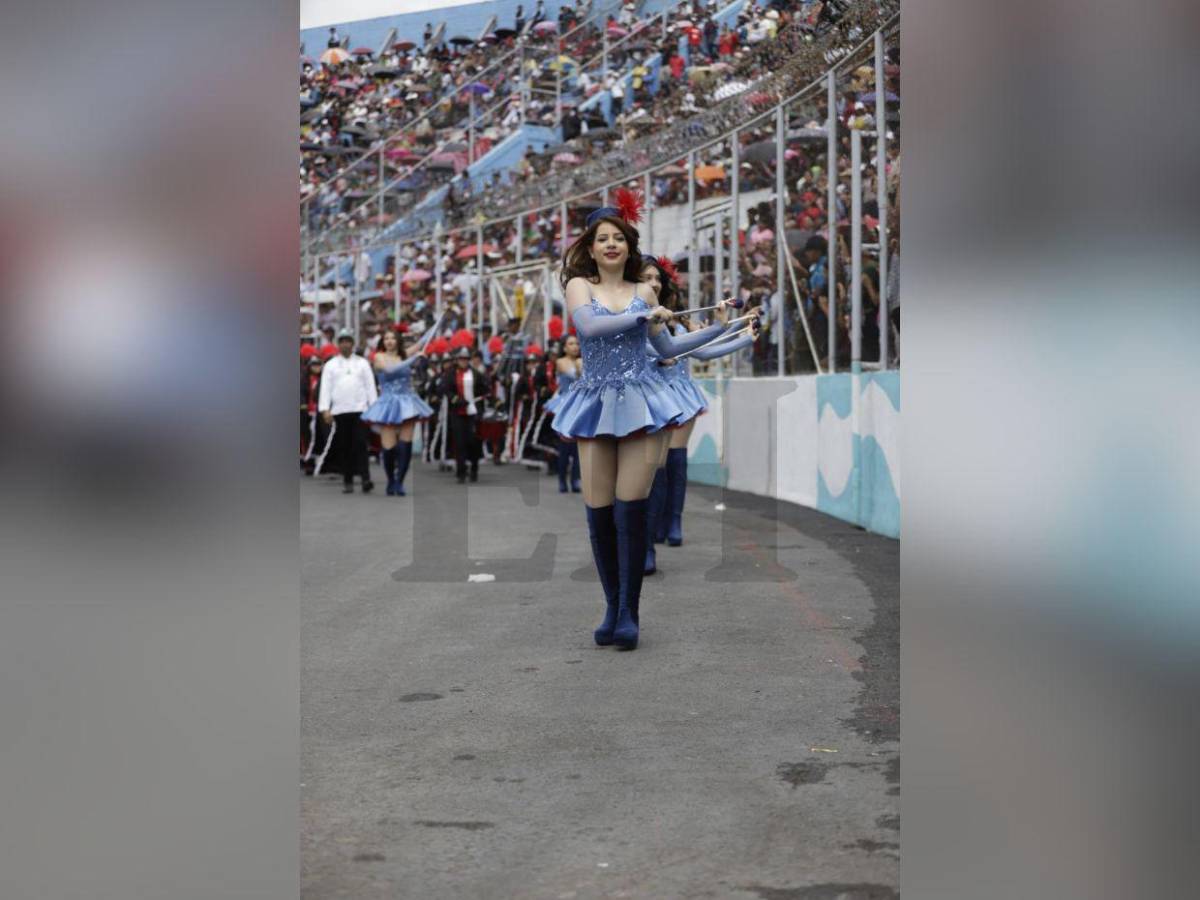 Rocío Panting y Ashley Piloña, bellezas del Milla Selva que engalanan los desfiles patrios