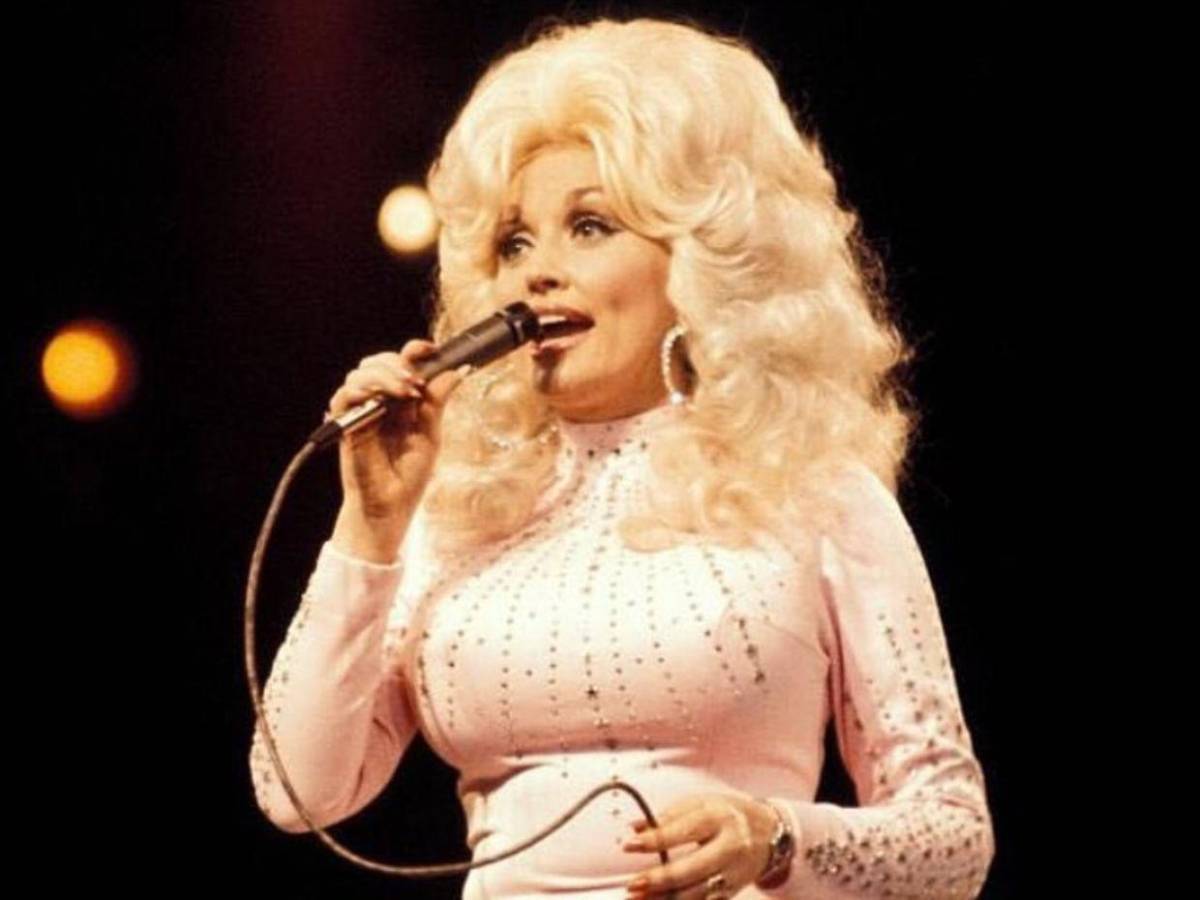 Dolly Parton cumple 80 años: entre el éxito, la salud y un legado solidario
