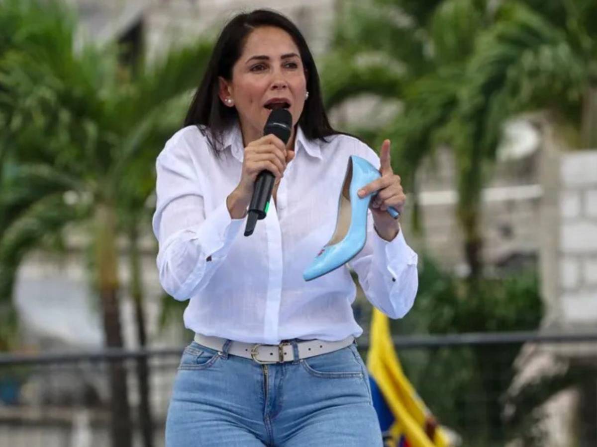 Elecciones en Ecuador: Noboa vota sin dar declaraciones y González denuncia “irregularidades”