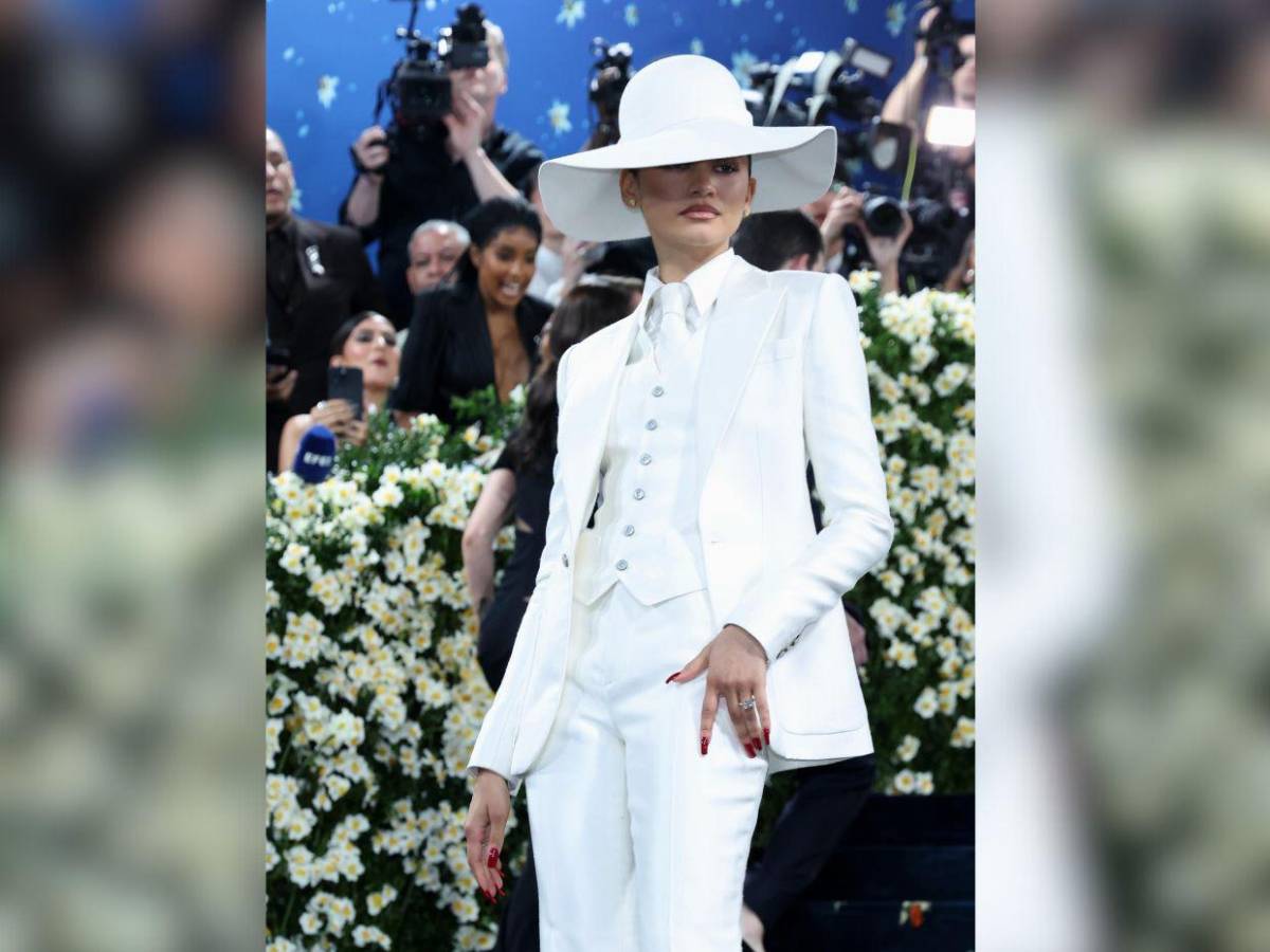 Met Gala 2025: Zendaya brilla con esmoquin blanco de Louis Vuitton