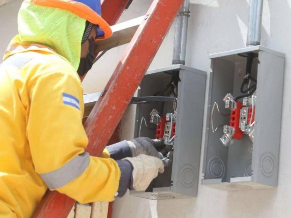 Condonación de deudas, hurto de energía y tarifa congelada: los cambios en la ENEE tras nueva ley