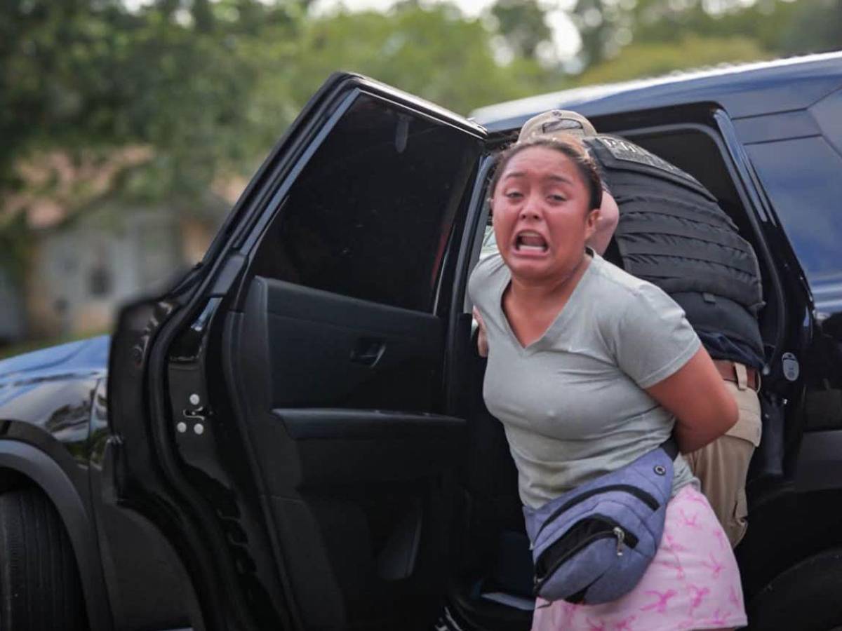 Así fue el arresto de una madre hondureña que clamaba por sus hijas ante ICE en Austin, Texas