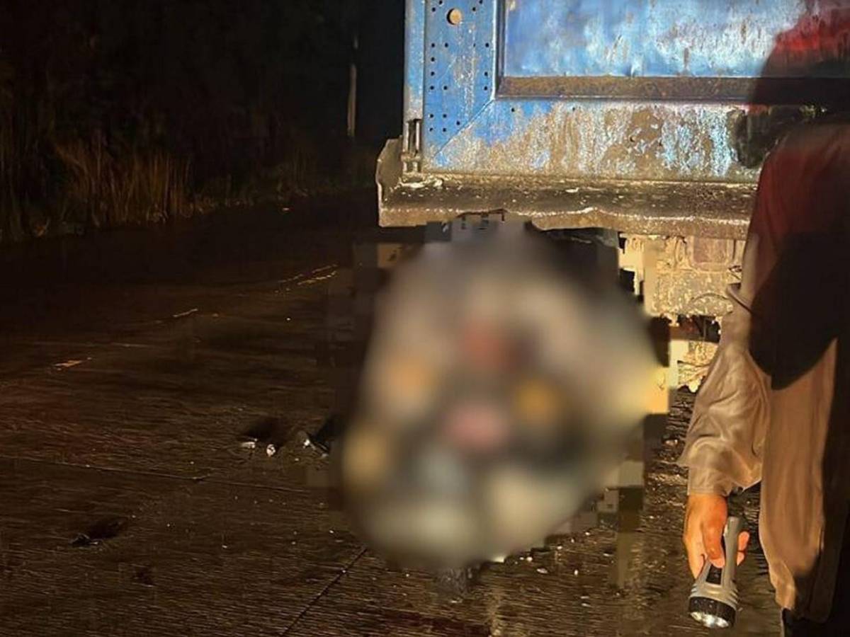 Joven muere por volqueta averiada que invadía mitad del carril en carretera al sur