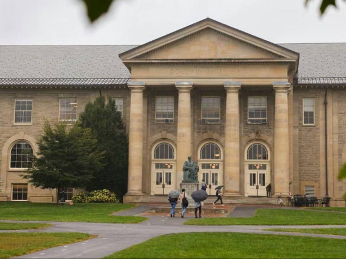 Crece la indignación por presunta violación grupal en Cornell tras nuevos datos