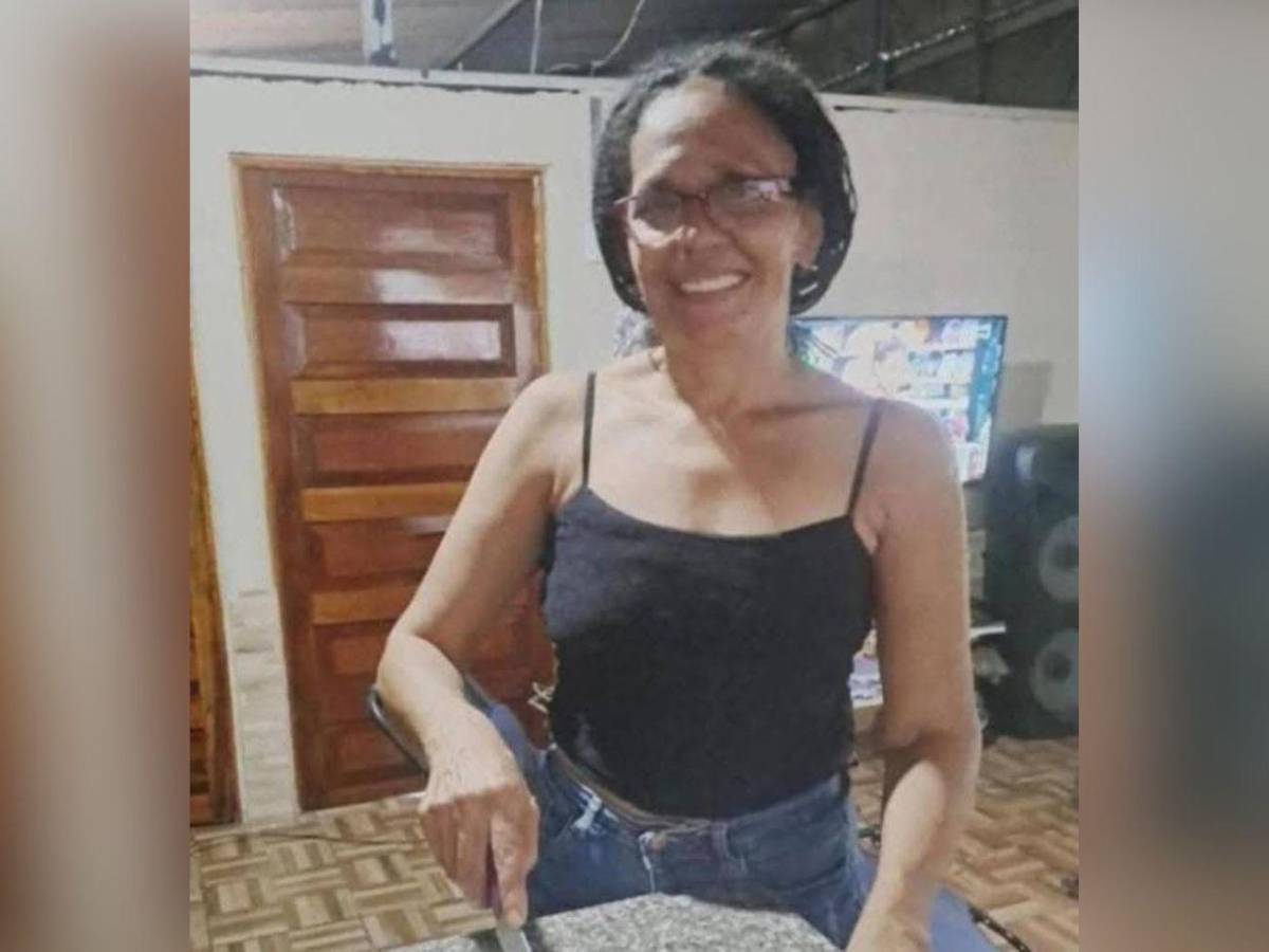 Hallan a una madre enterrada en su patio en Costa Rica; su hijo es el principal sospechoso