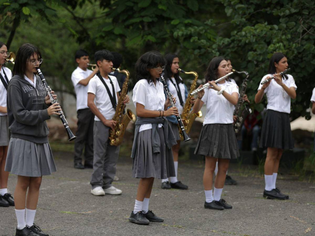 Banda marcial del Central Vicente Cáceres, 84 años de tradición en desfiles patrios