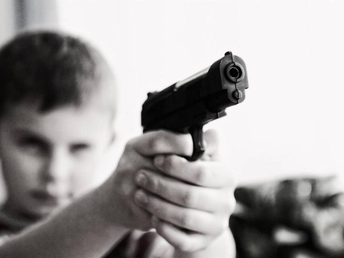Un niño de dos años mata a su padre de un disparo accidental en Florida, Estados Unidos