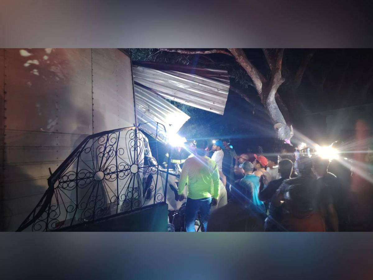 Dos muertos y un casa destruida: escenas de la destrucción que dejó un camión en Taulabé
