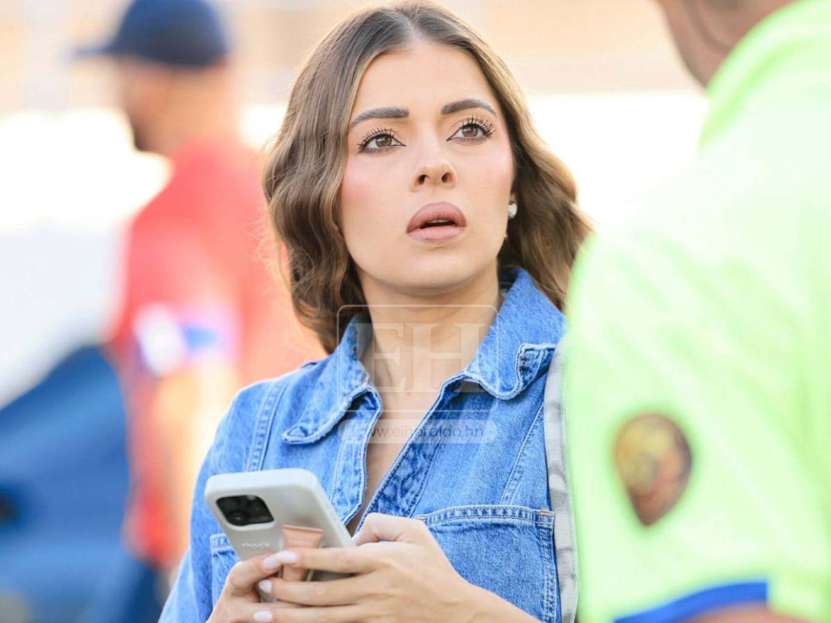 Chicas hermosas iluminan el partido entre Costa Rica y Honduras