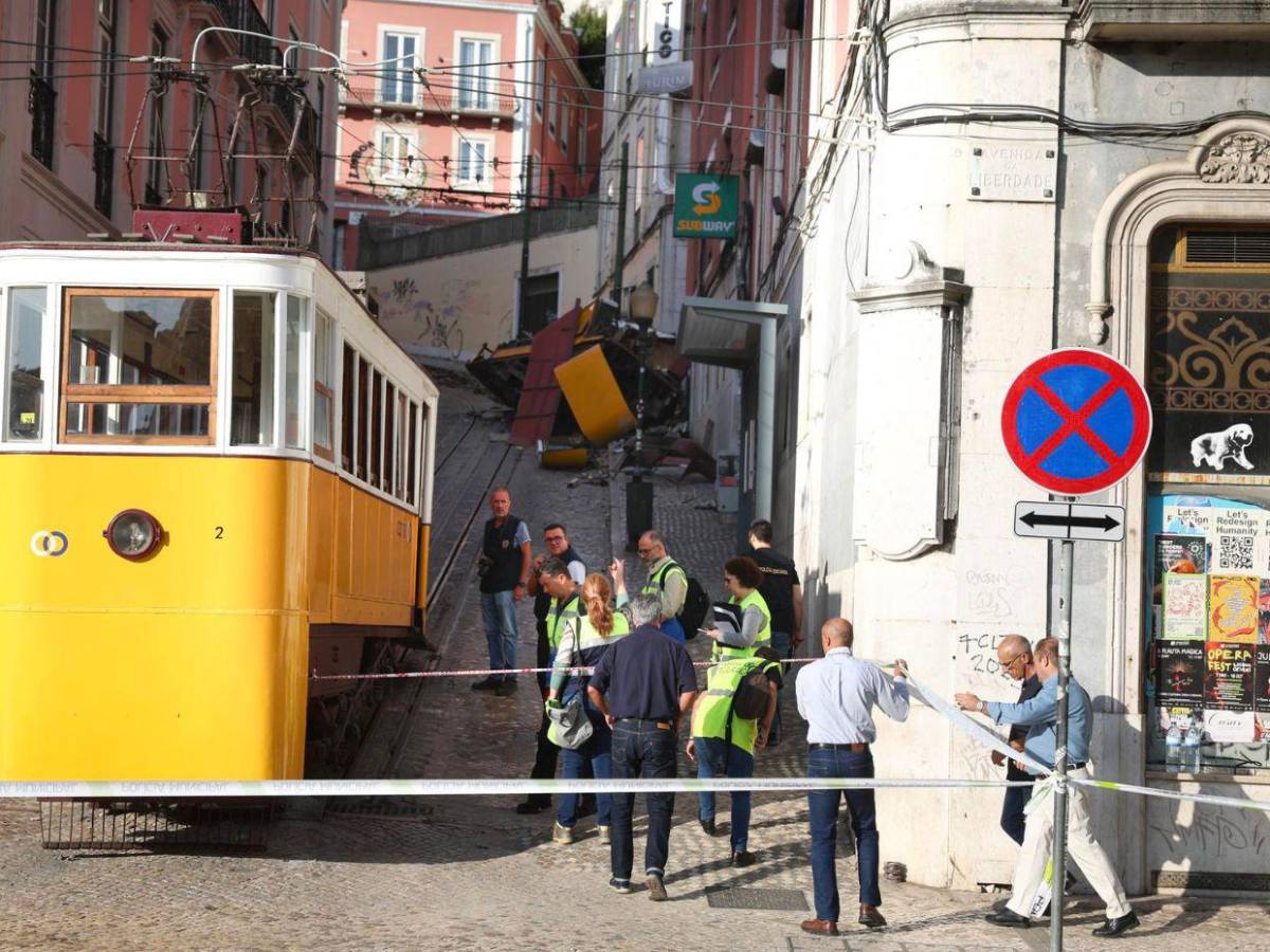 Mueren 16 personas tras fatal accidente de un ferrocarril en Portugal
