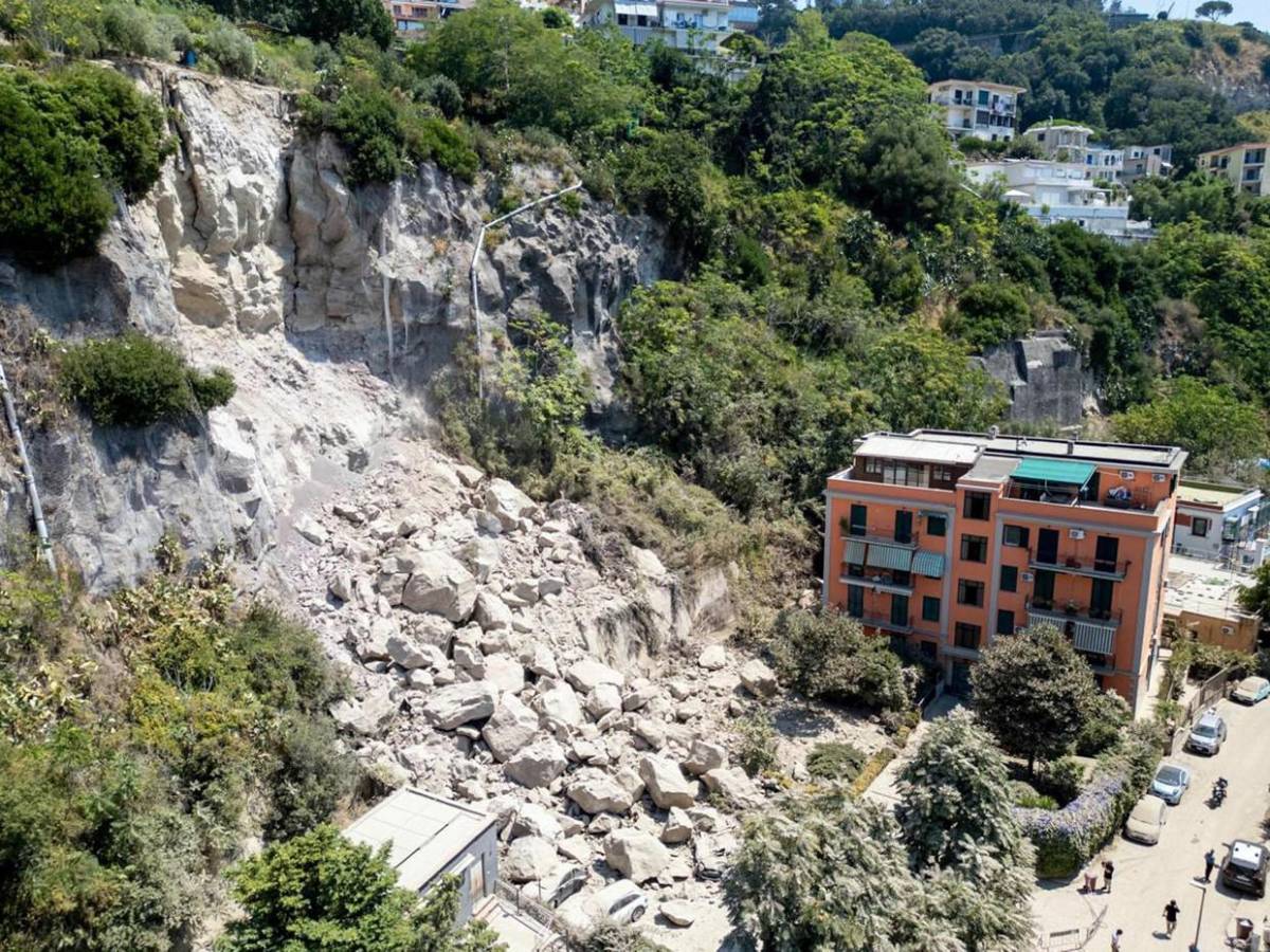 Sismo de 4.7 grados sacude el sur de Italia y deja 26 heridos en Nápoles