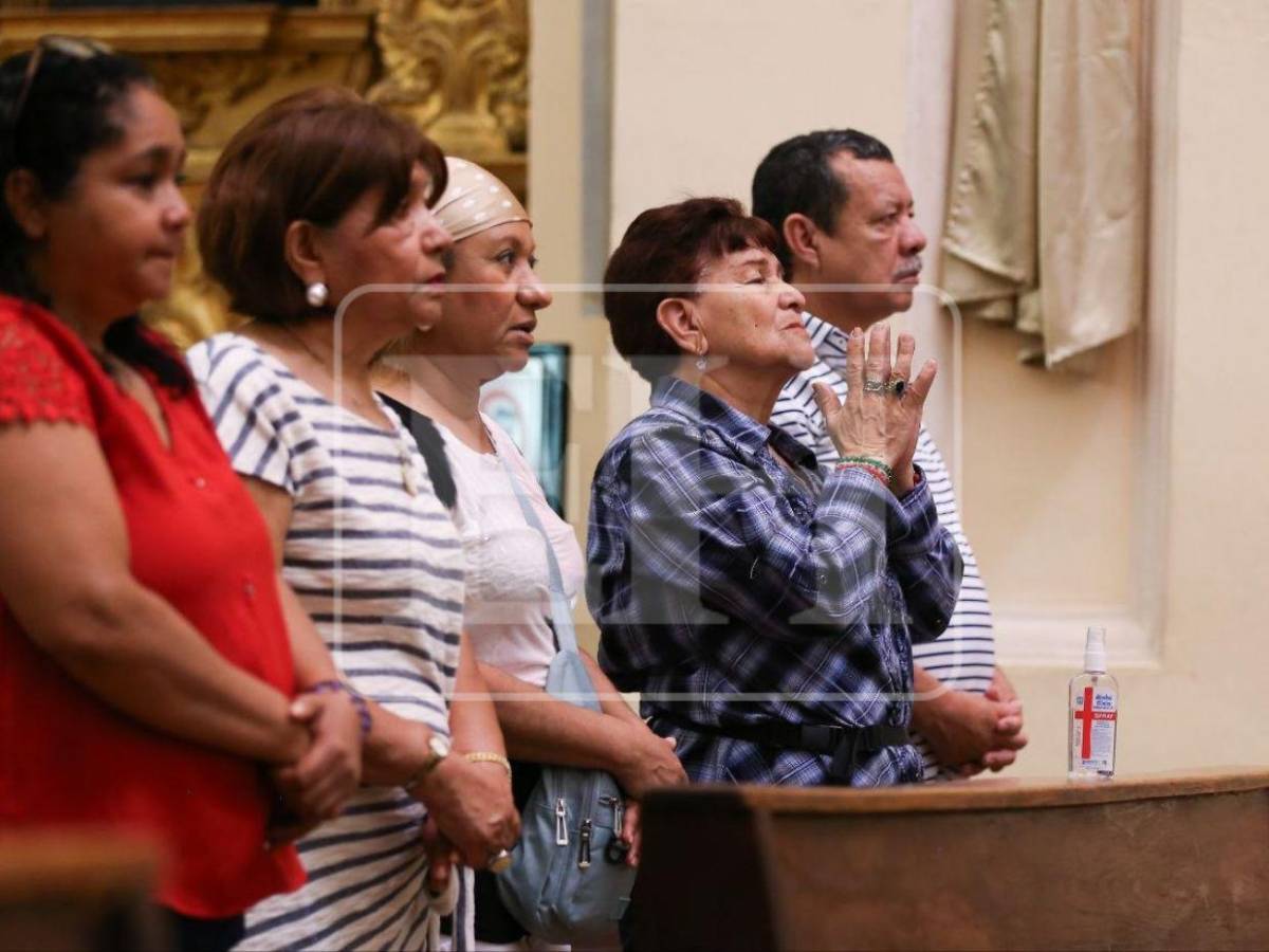 Catedral San Miguel Arcángel se llena de fe en el cierre de Semana Santa 2026