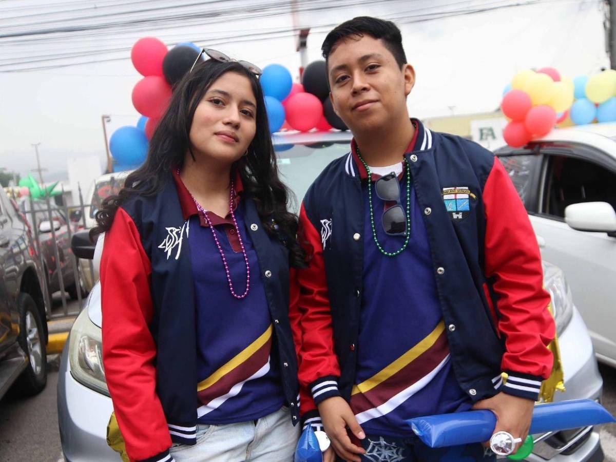 Entre vítores y orgullo, England School celebra la Senior Entrance de sus 48 graduandos