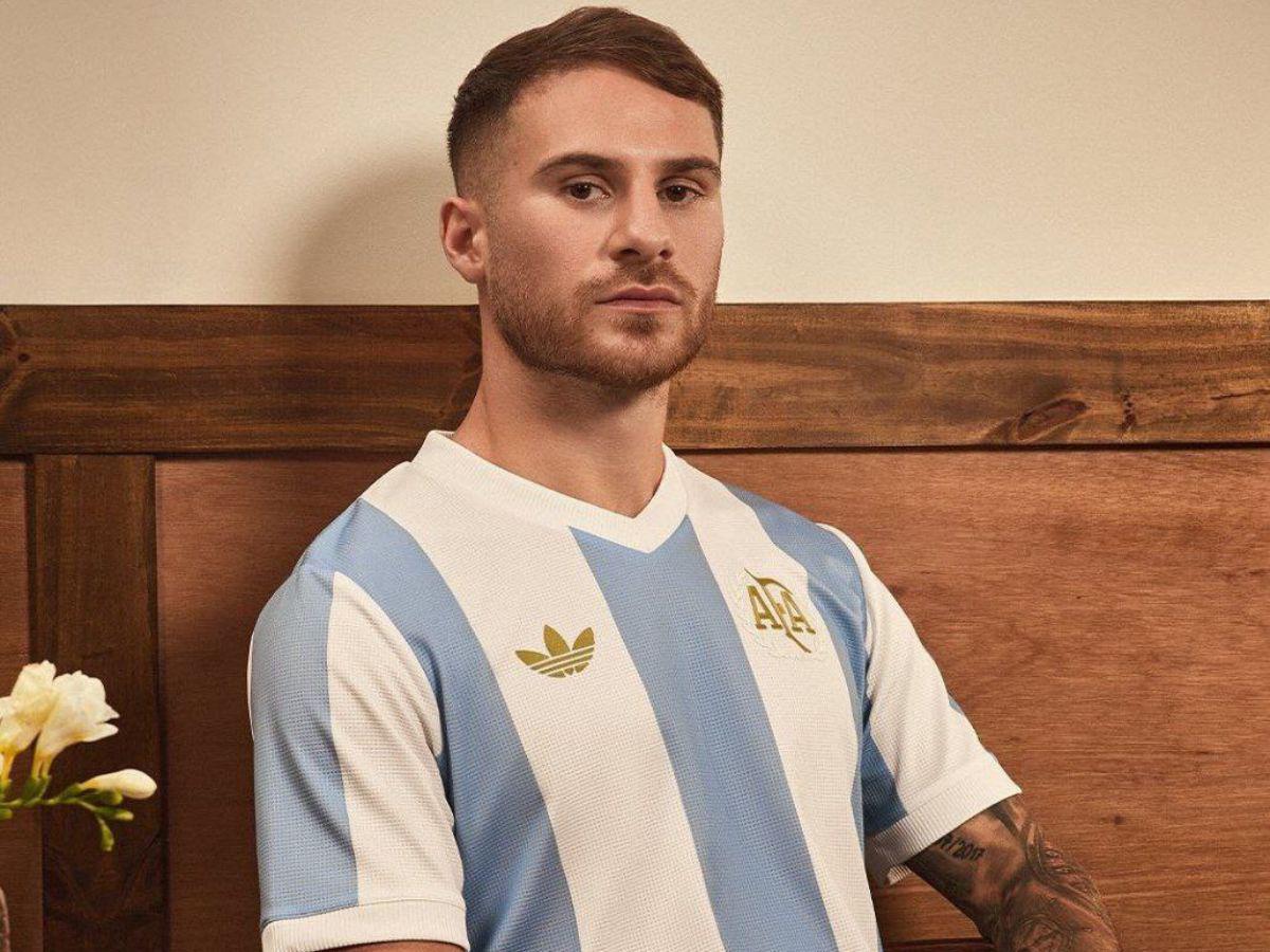 A lo retro, Argentina presenta su nueva camiseta inspirada en el Mundial de 1974 A lo retro, Argentina presenta su nueva camiseta inspirada en el Mundial de 1974