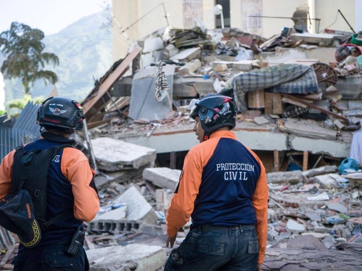 ¿Cómo es la labor de los rescatistas en Venezuela tras doble terremoto?