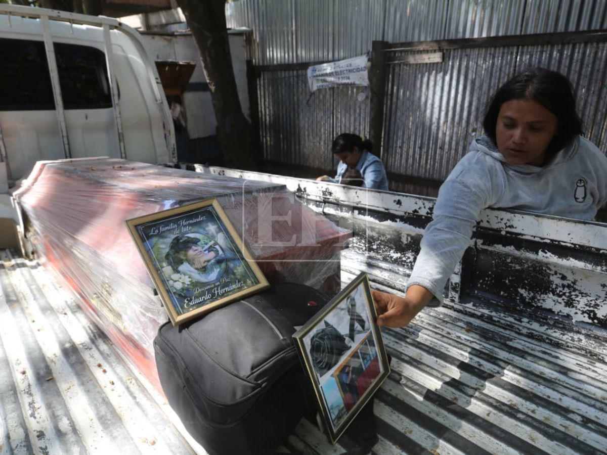 Dos jóvenes comerciantes: retiran los cuerpos de las víctimas del accidente en Talanga