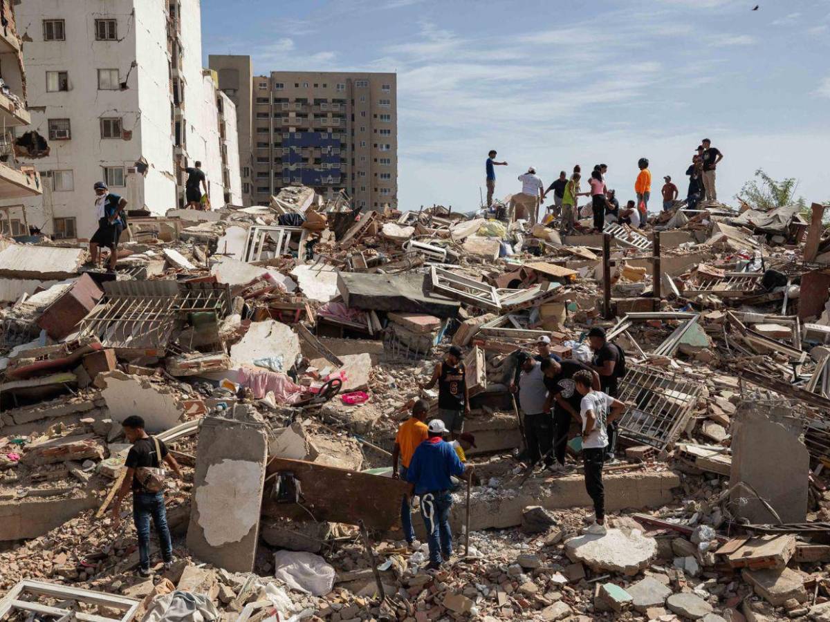 Padres desesperados recorren hospitales y morgues buscando a sus hijos tras terremotos en Venezuela