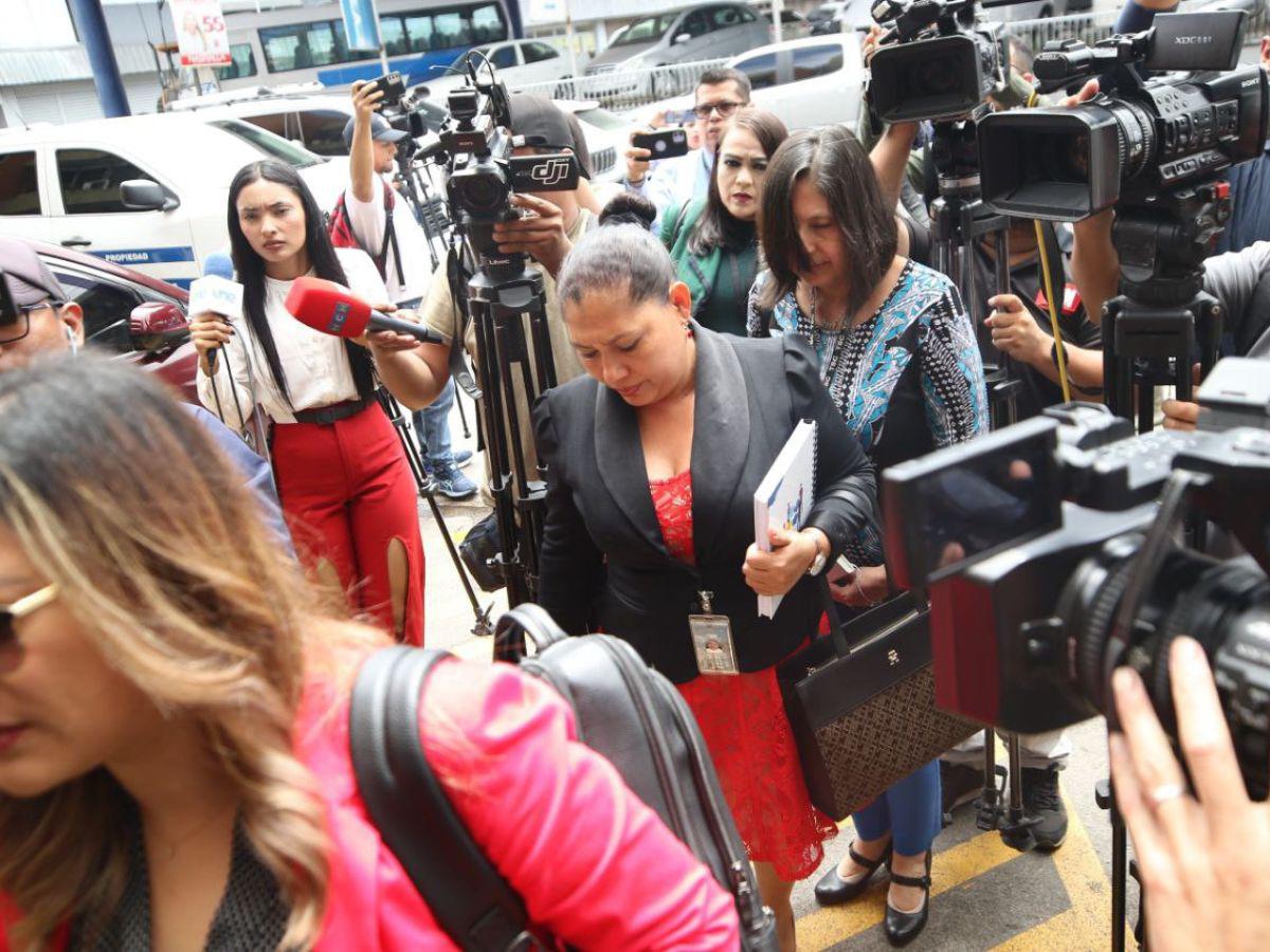 “Grupo élite” del TSC llega al CNE para indagar contratos del traslado de maletas electorales