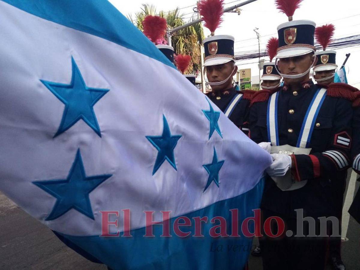 Con civismo y entusiasmo se desarrollan los desfiles patrios en San Pedro Sula