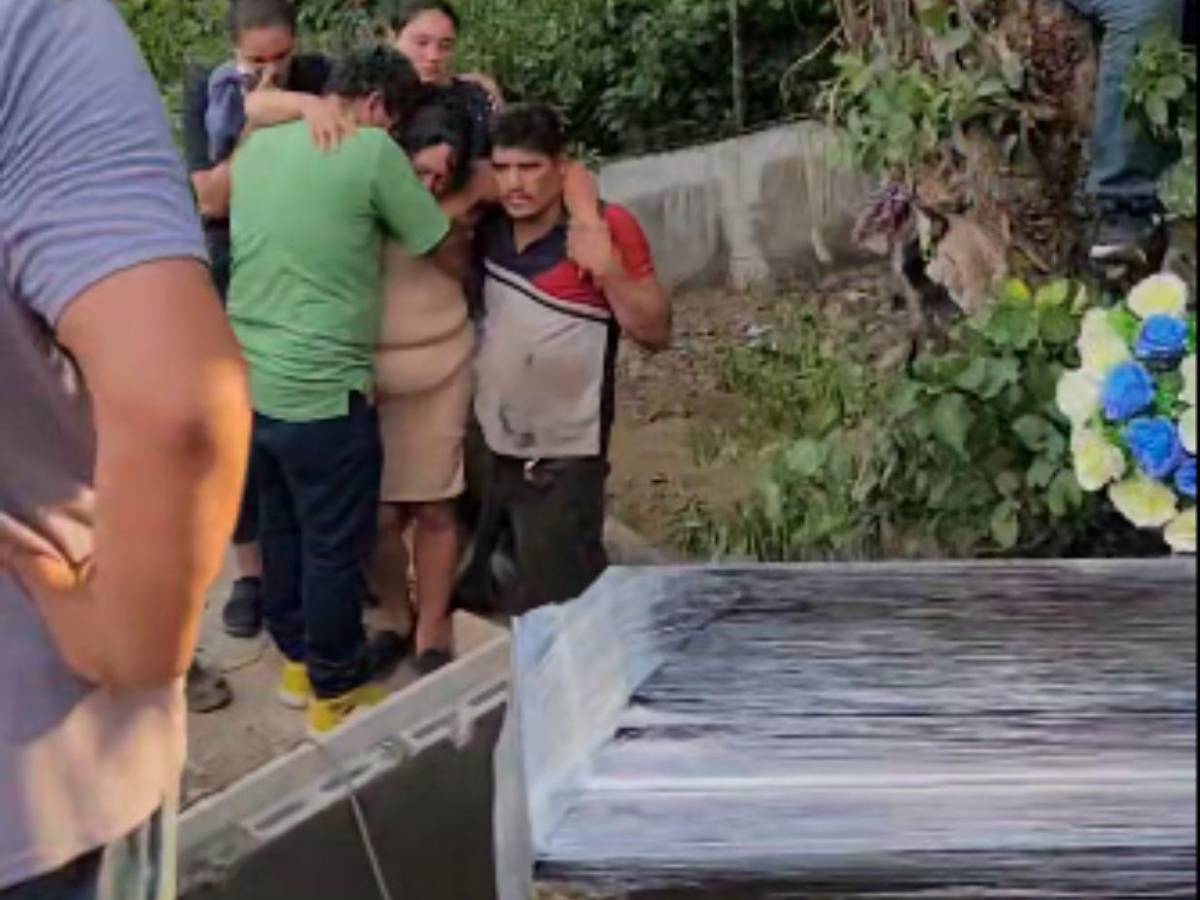 Con sus carritos sobre el ataúd despidieron a José Mendoza, muerto en accidente en Cortés