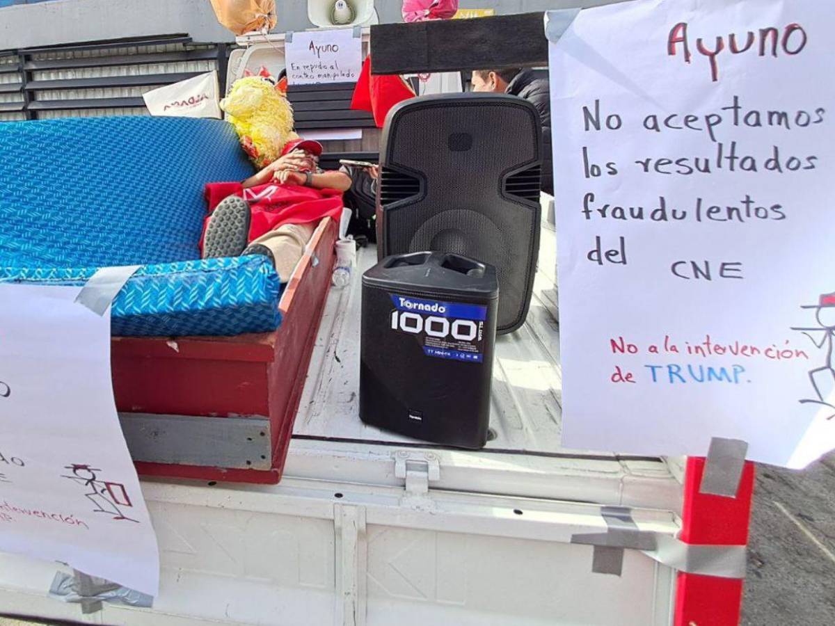 Militante de Libre realiza huelga de hambre frente al RNP: No aceptamos los resultados