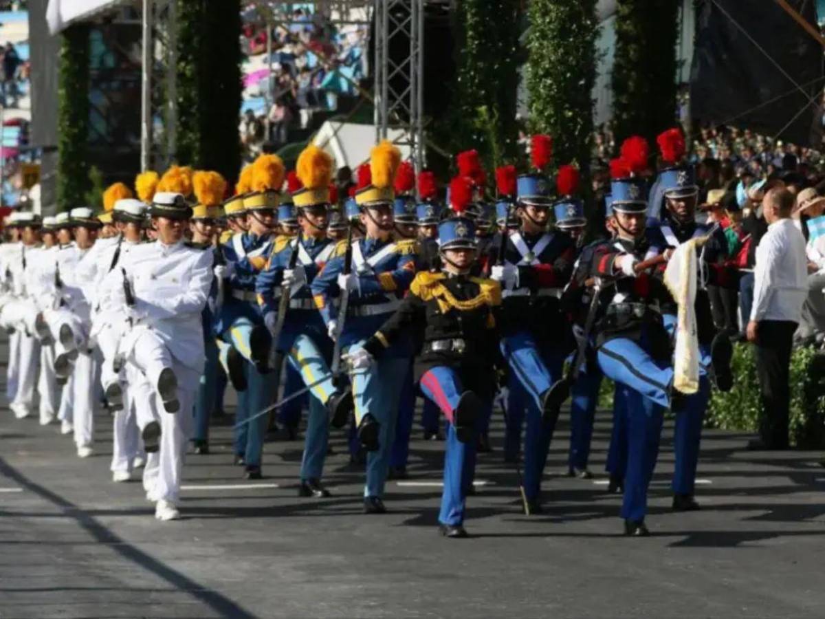 Cero música reguetón, salsa y más control del tiempo: nuevas reglas para los desfiles del 15 de septiembre