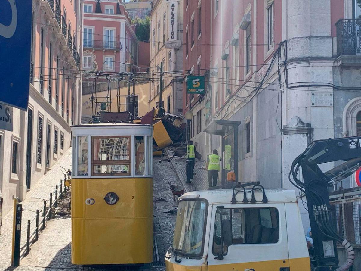 Mueren 16 personas tras fatal accidente de un ferrocarril en Portugal