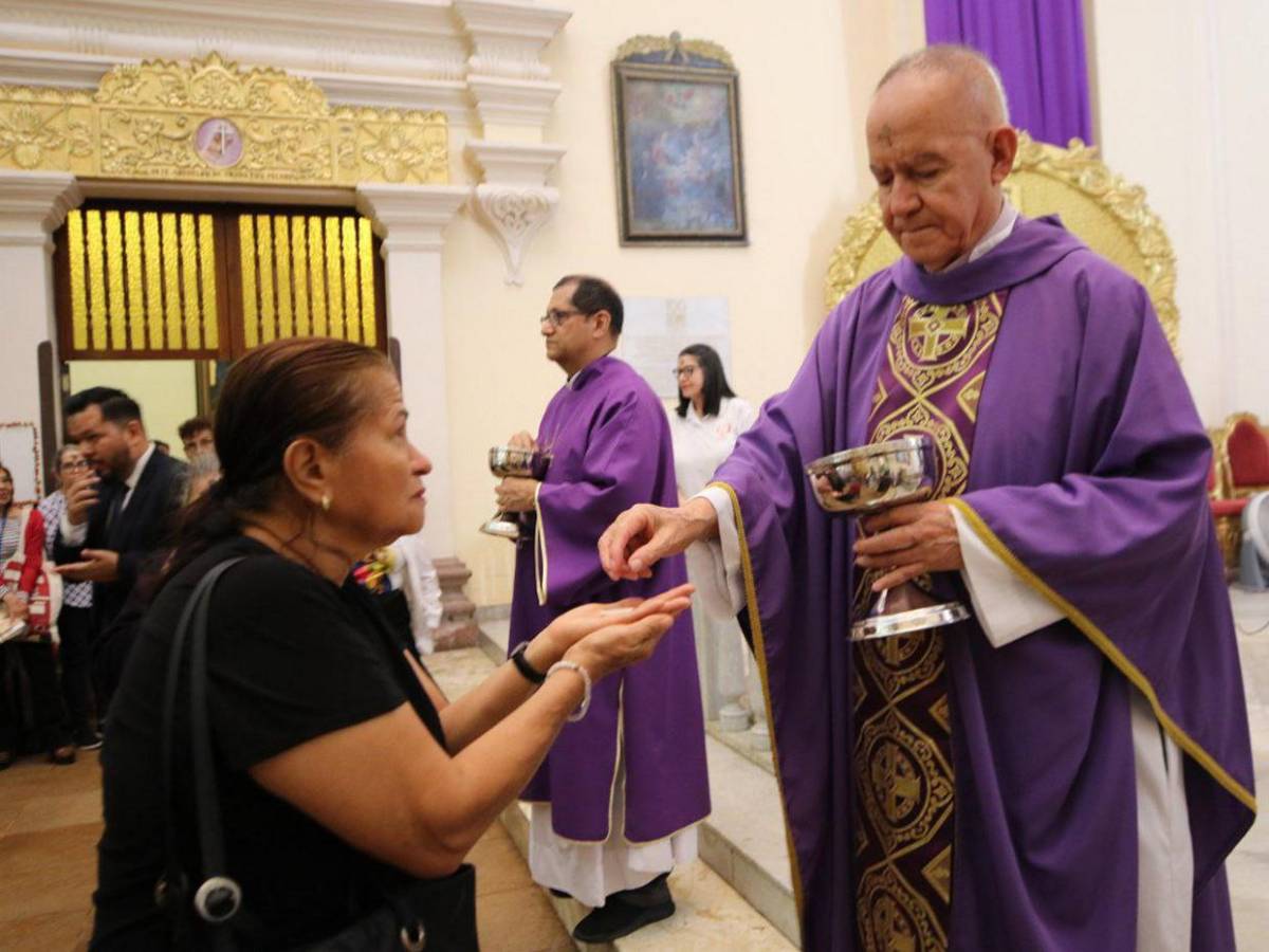 Feligresía capitalina recibe la Cuaresma con fe y devoción Feligresía capitalina recibe la Cuaresma con fe y devoción