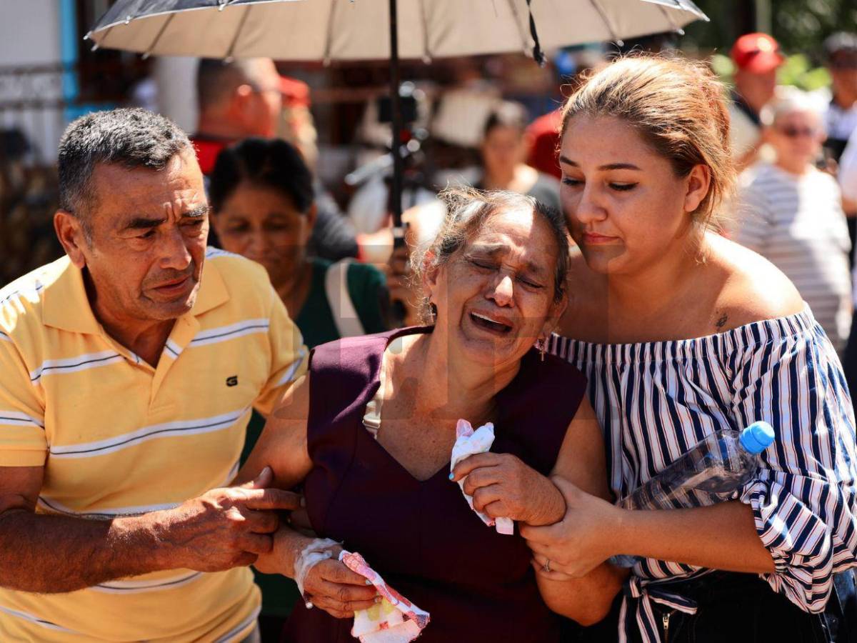 Con aplausos y escoltas despiden a Kevin Pérez, padre y héroe policial que murió tras salvar a menor