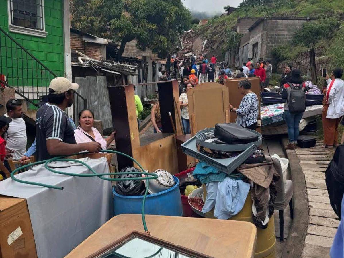 “Lo perdí todo”: adultos mayores y madres solteras afectados por derrumbes en El Reparto