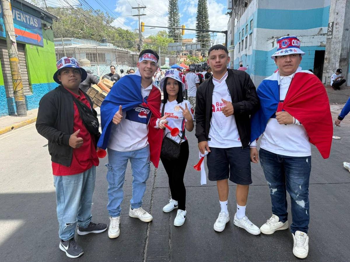 Aficionados llegan al Chelato Uclés para la gran final Olimpia vs Real España