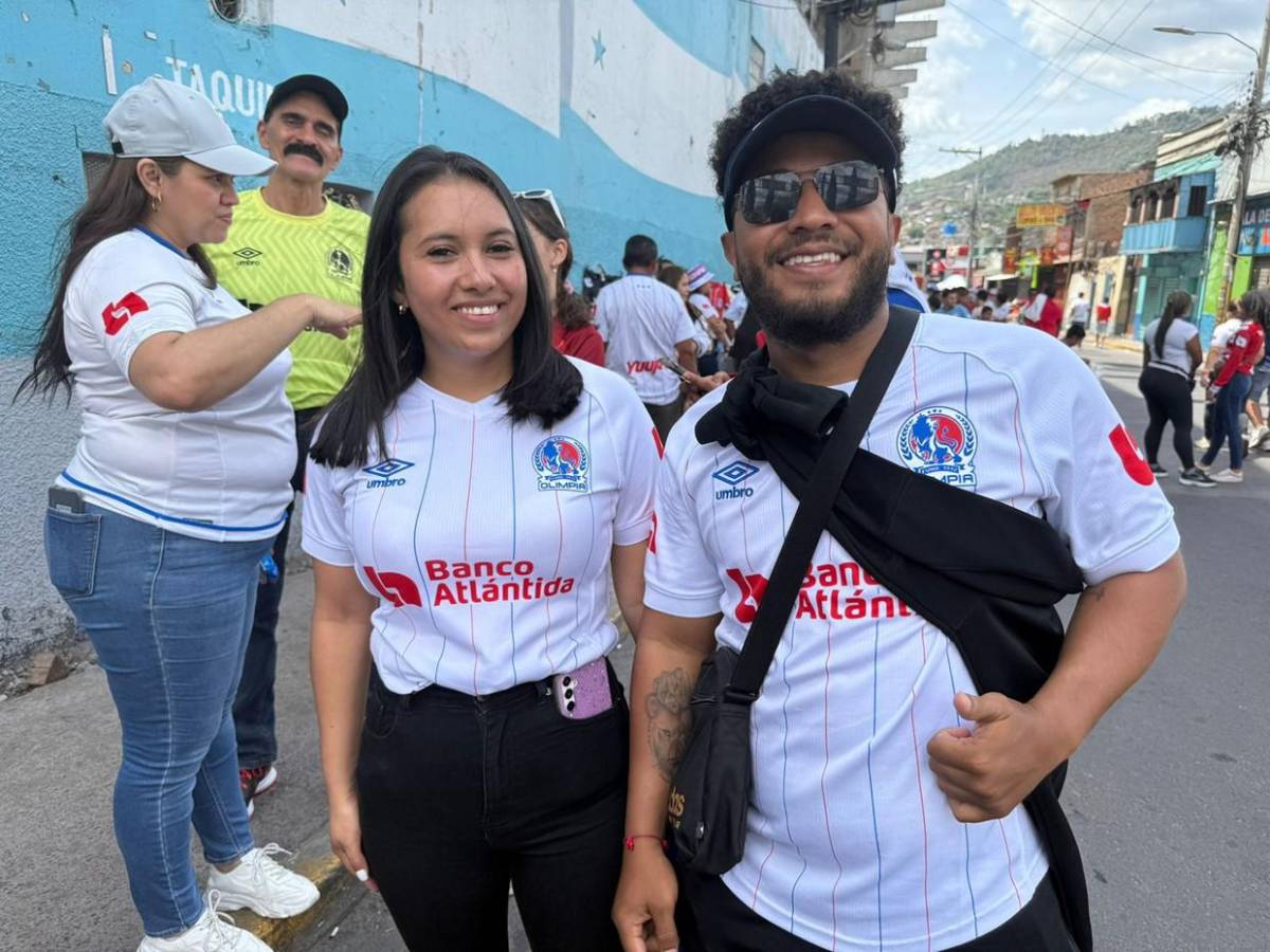 Aficionados llegan al Chelato Uclés para la gran final Olimpia vs Real España