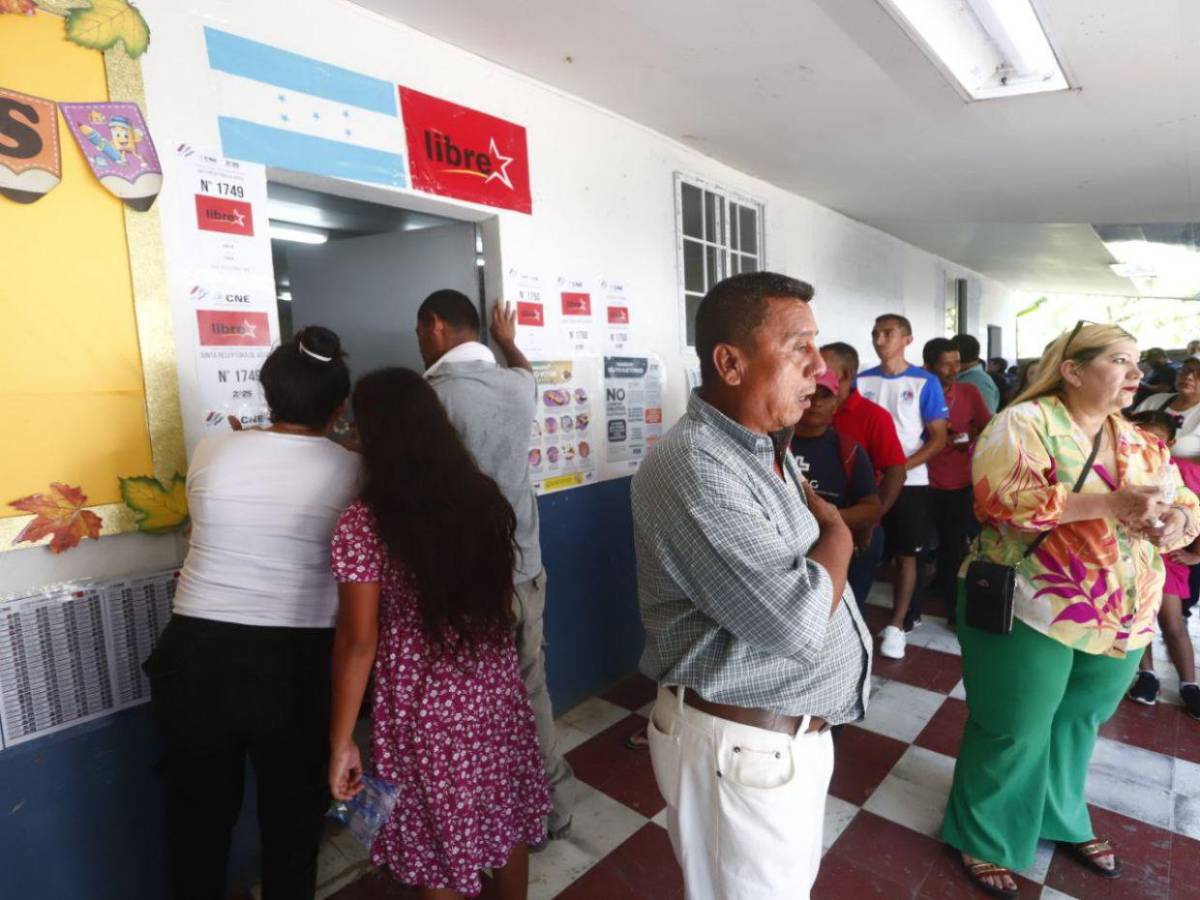 Desilusión en las urnas: tras largas filas, ciudadanos abandonan centros de votación