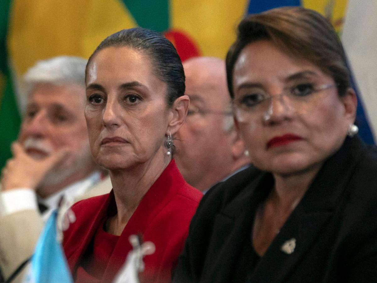 Entre secreteo y aburrimiento: los momentos y gestos incómodos en la Cumbre de la Celac