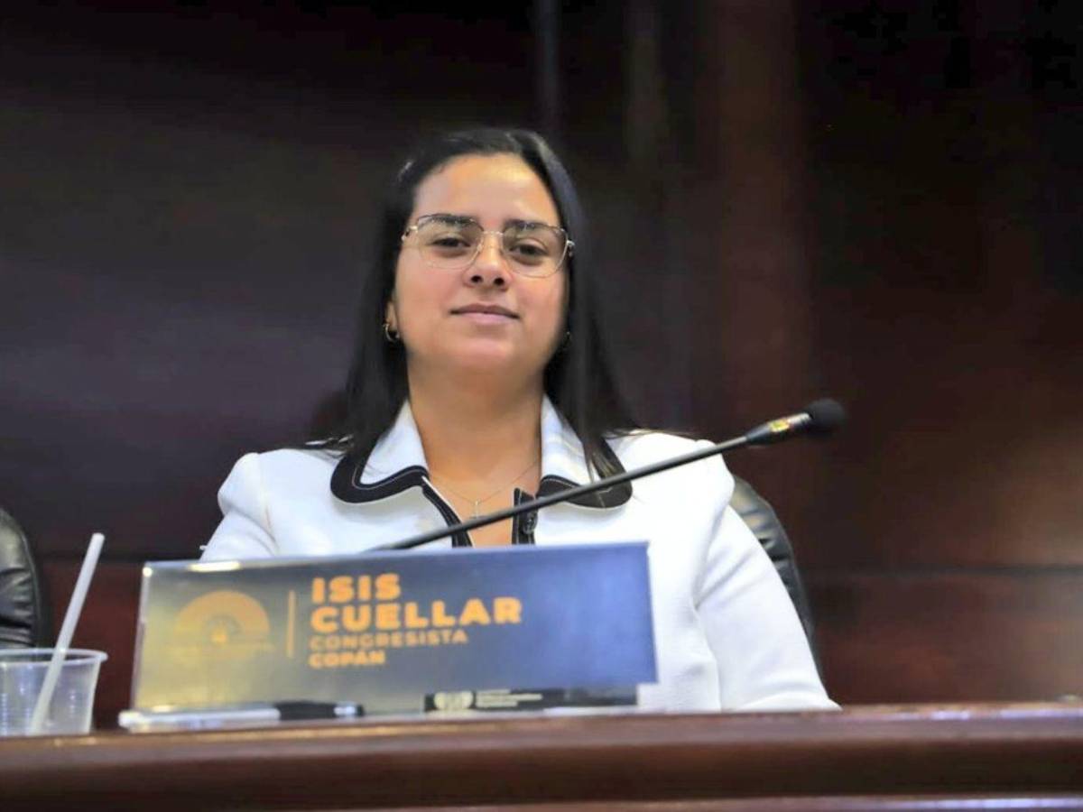 No lo quiero: Joven rechaza L20,000 que le dio Isis Cuéllar para carwash