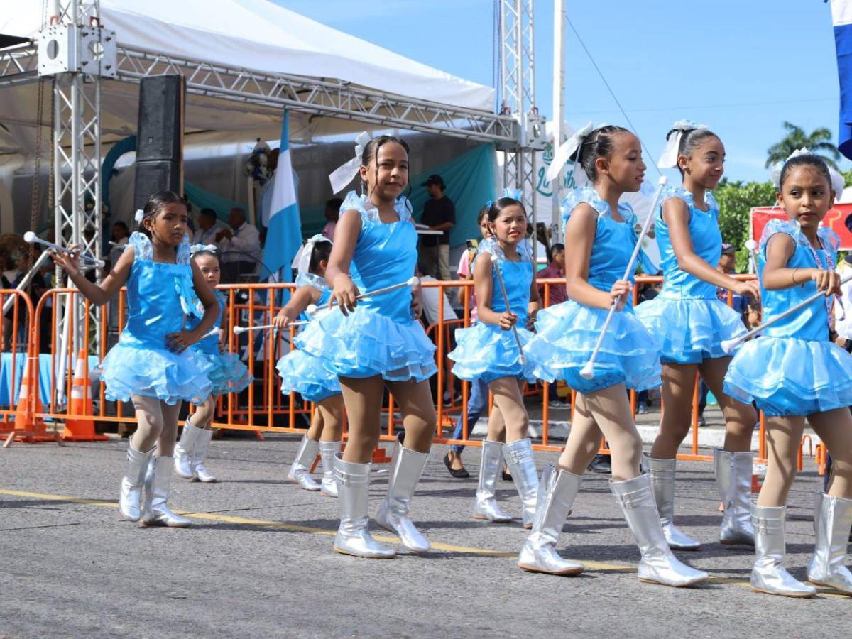 Vibrantes colores, ritmo y bailes: así vive La Ceiba las fiestas patrias